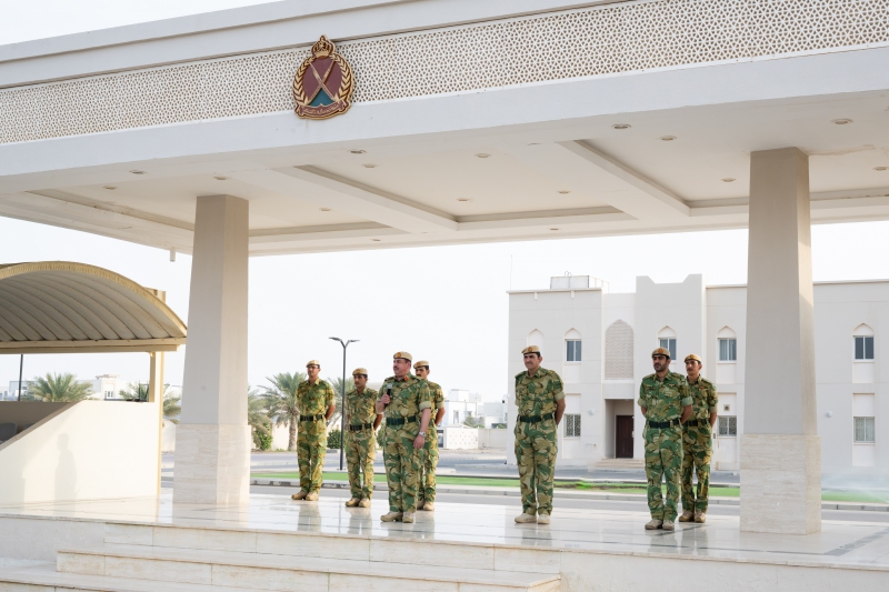 شؤون البلاط السلطاني يستقبل دفعةً جديدةً من المواطنين للعمل العسكري